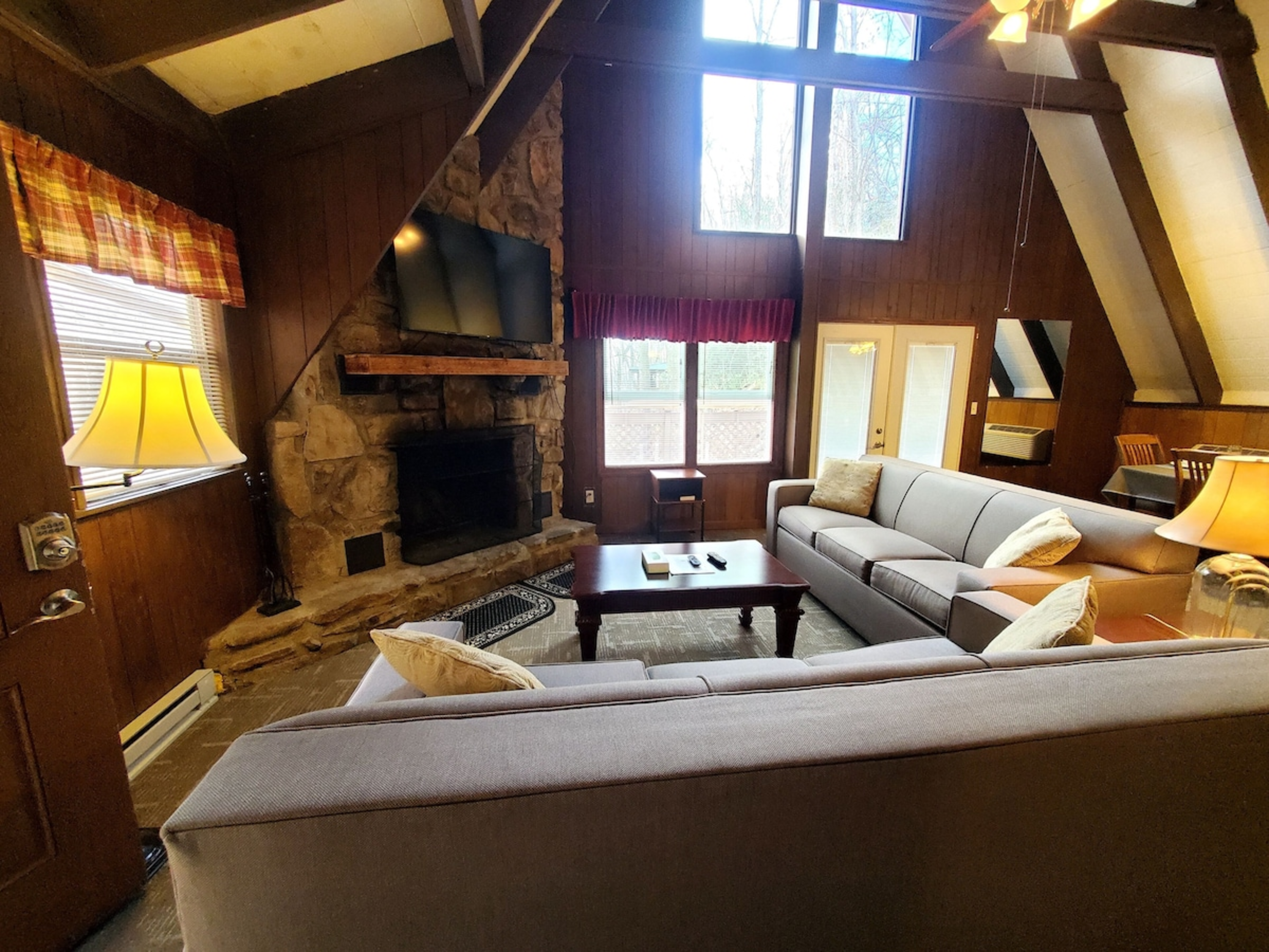 Mountain Getaway: 3-Bedroom Hidden Creek Chalet 2