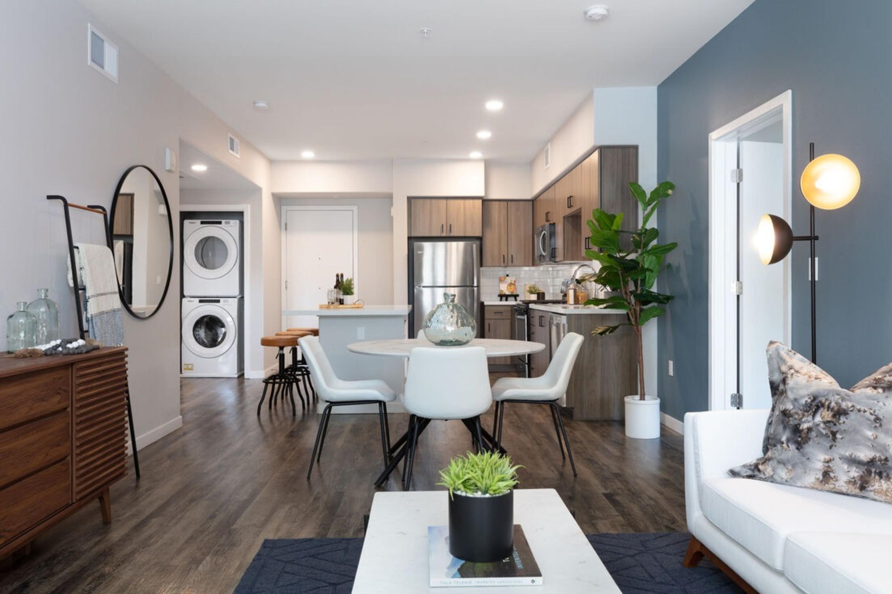 Murphy Station 2BR Condo | Lounge & Fireplace
