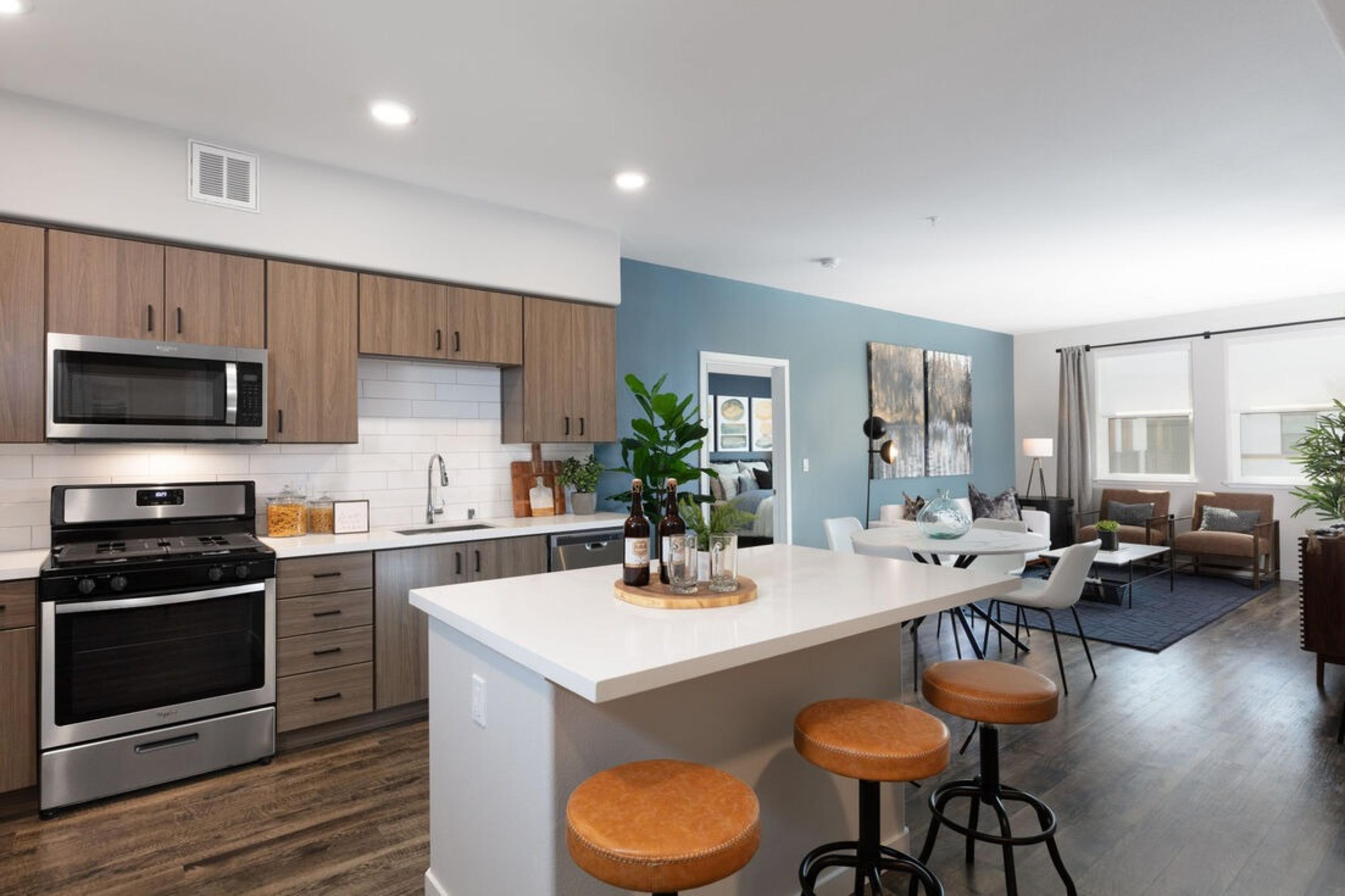 Murphy Station 2BR Condo | Lounge & Fireplace 4