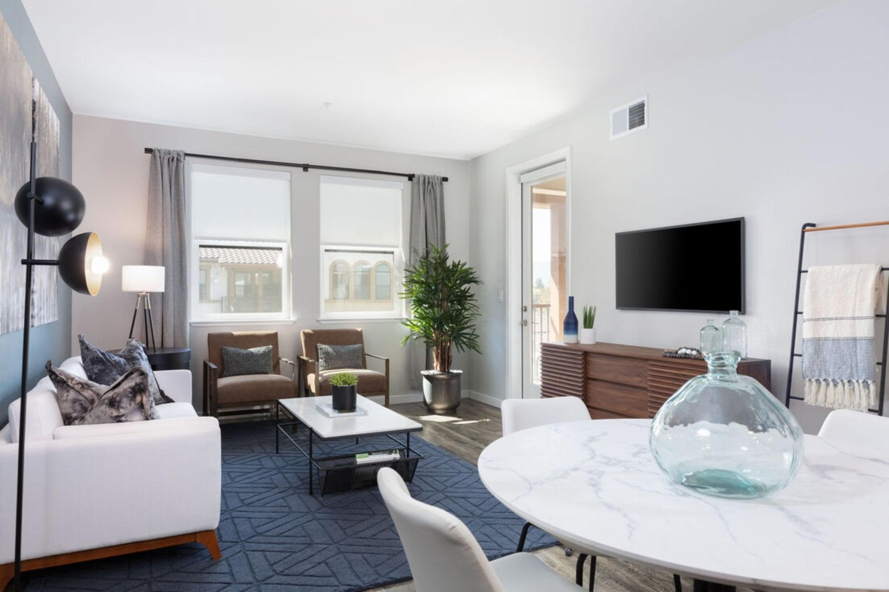 Murphy Station 2BR Condo | Lounge & Fireplace 3