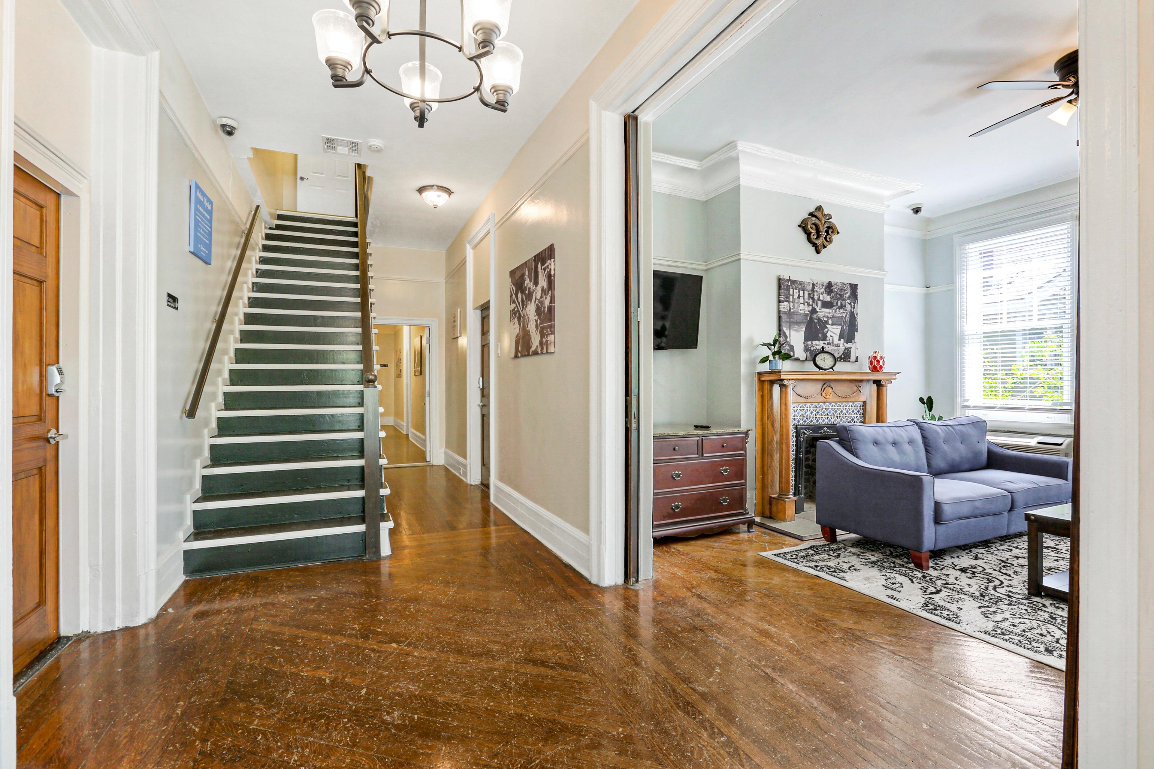NOLA Retreat | Steps to Streetcar & Fun