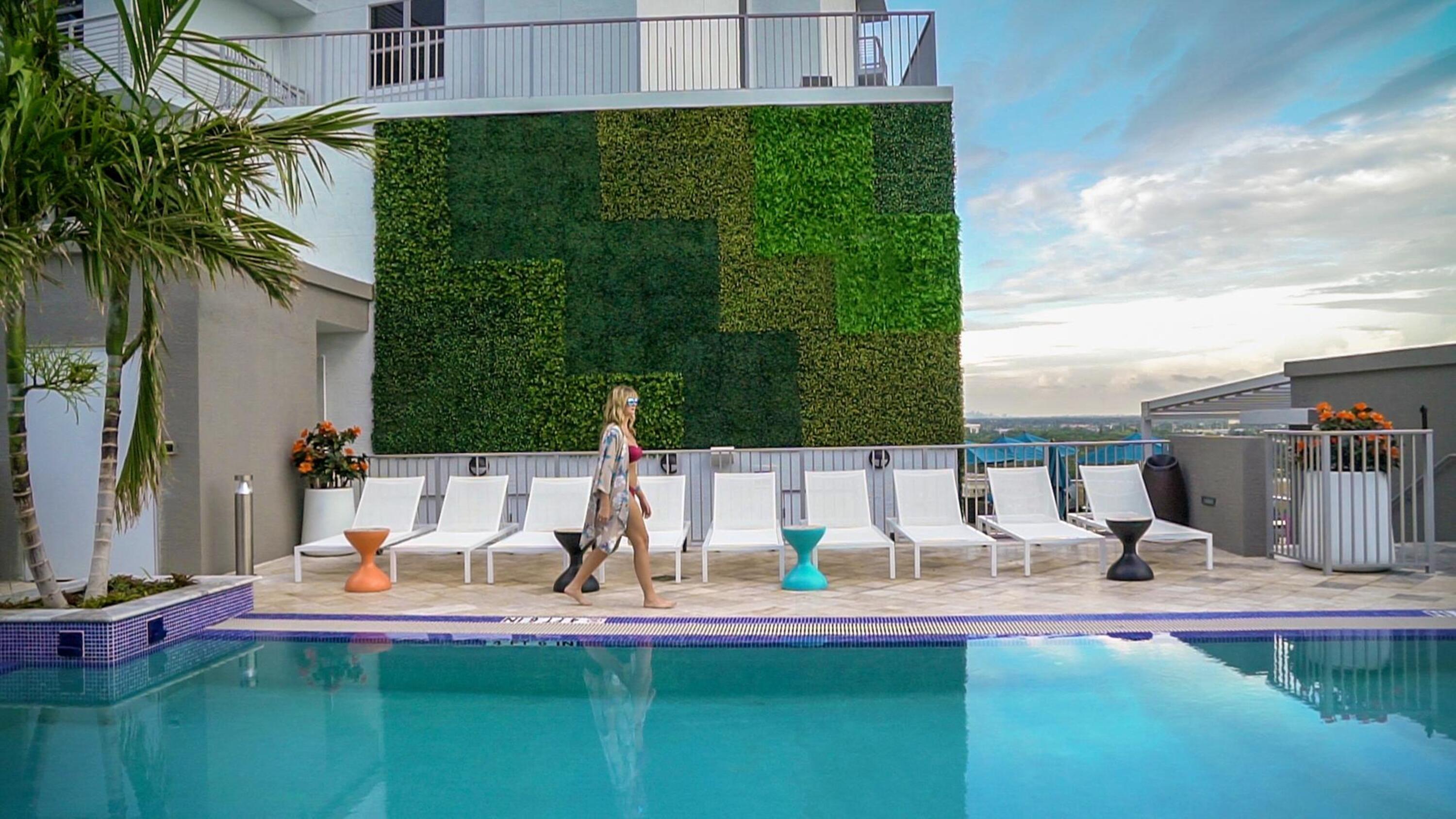 Circ Hotel • Spacious Modern Studio w/ Balcony & Pool 4