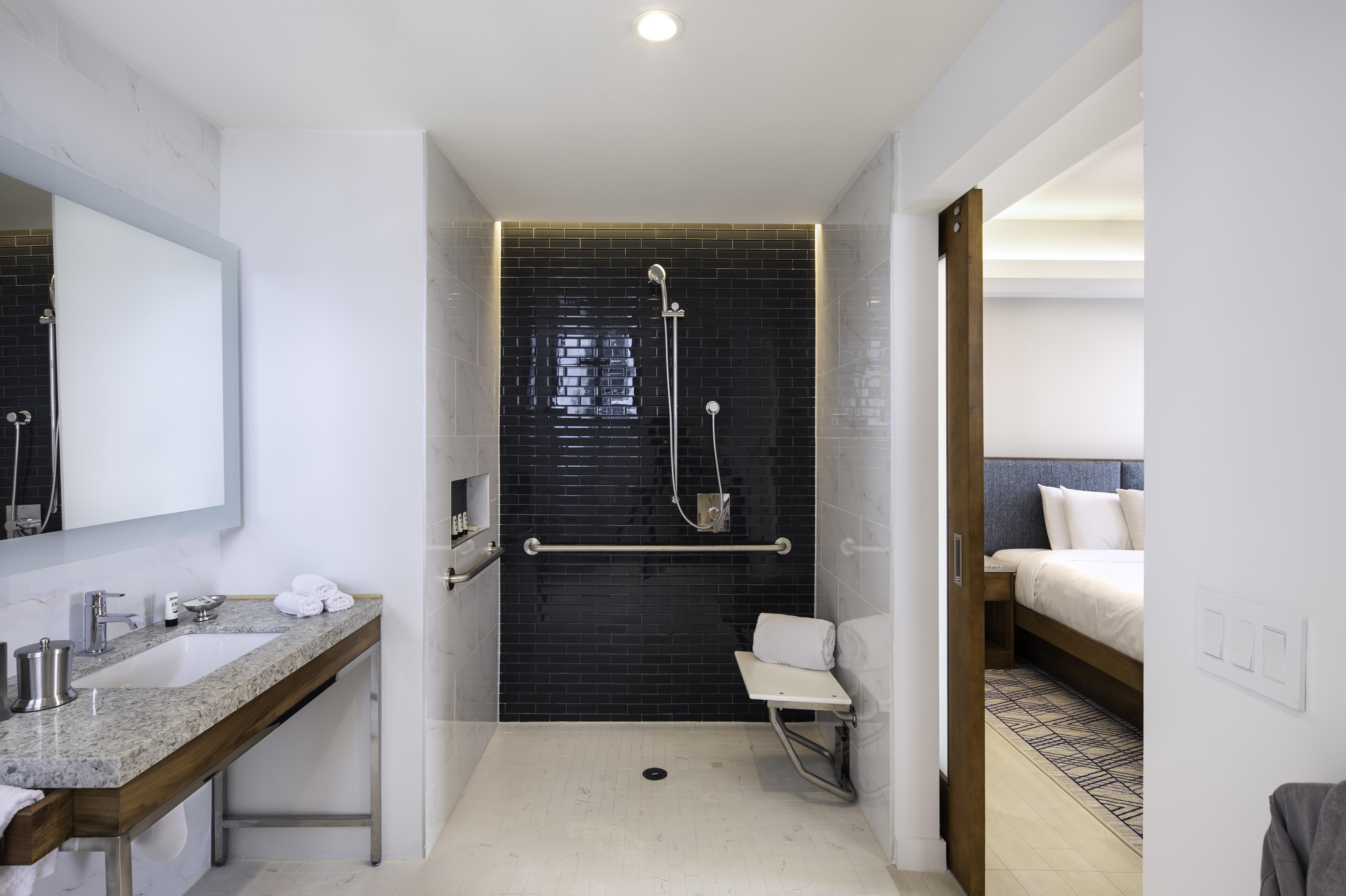 Circ Hotel • Spacious Modern Studio w/ Balcony & Pool 2