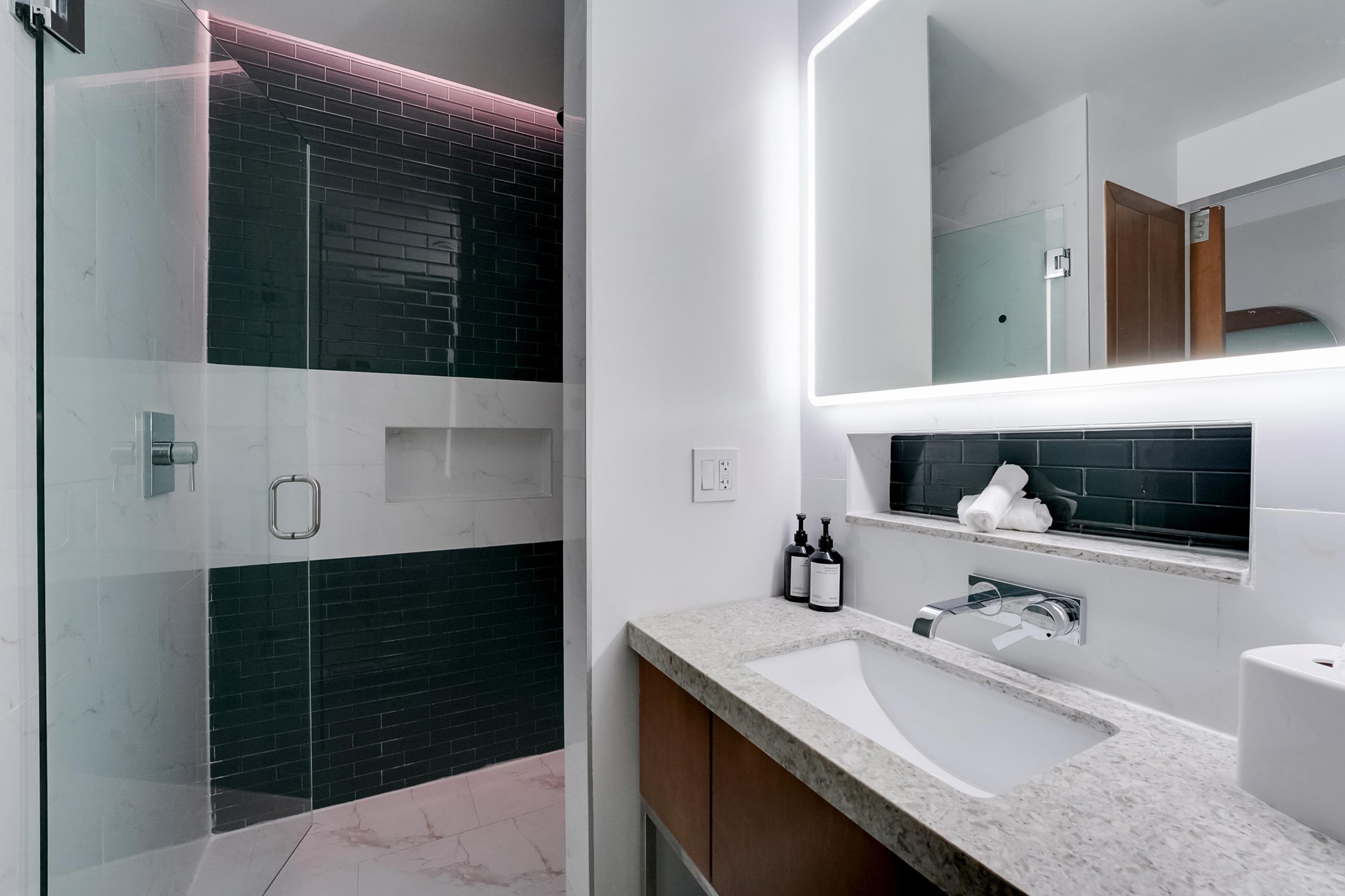 Circ Hotel Contemporary Studio Living with Balcony 5
