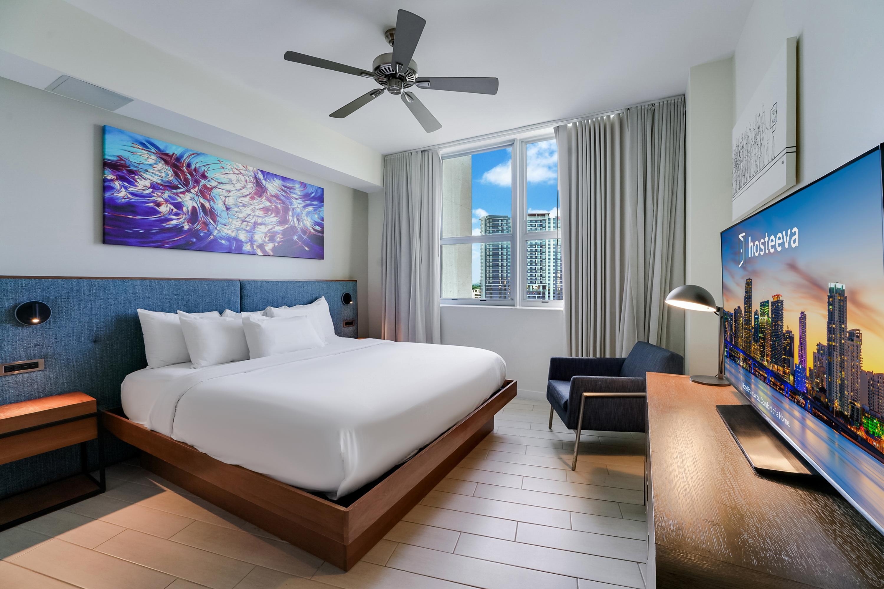 Circ Hotel 2BR • Balcony • Pool & Gym • Sleeps 8 5