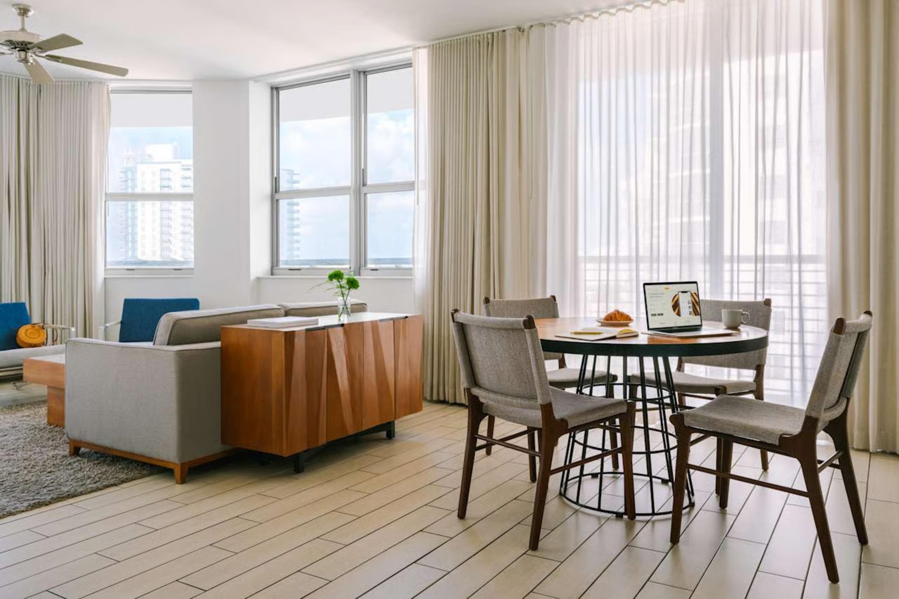 Circ Hotel 2BR • Balcony • Pool & Gym • Sleeps 8 6