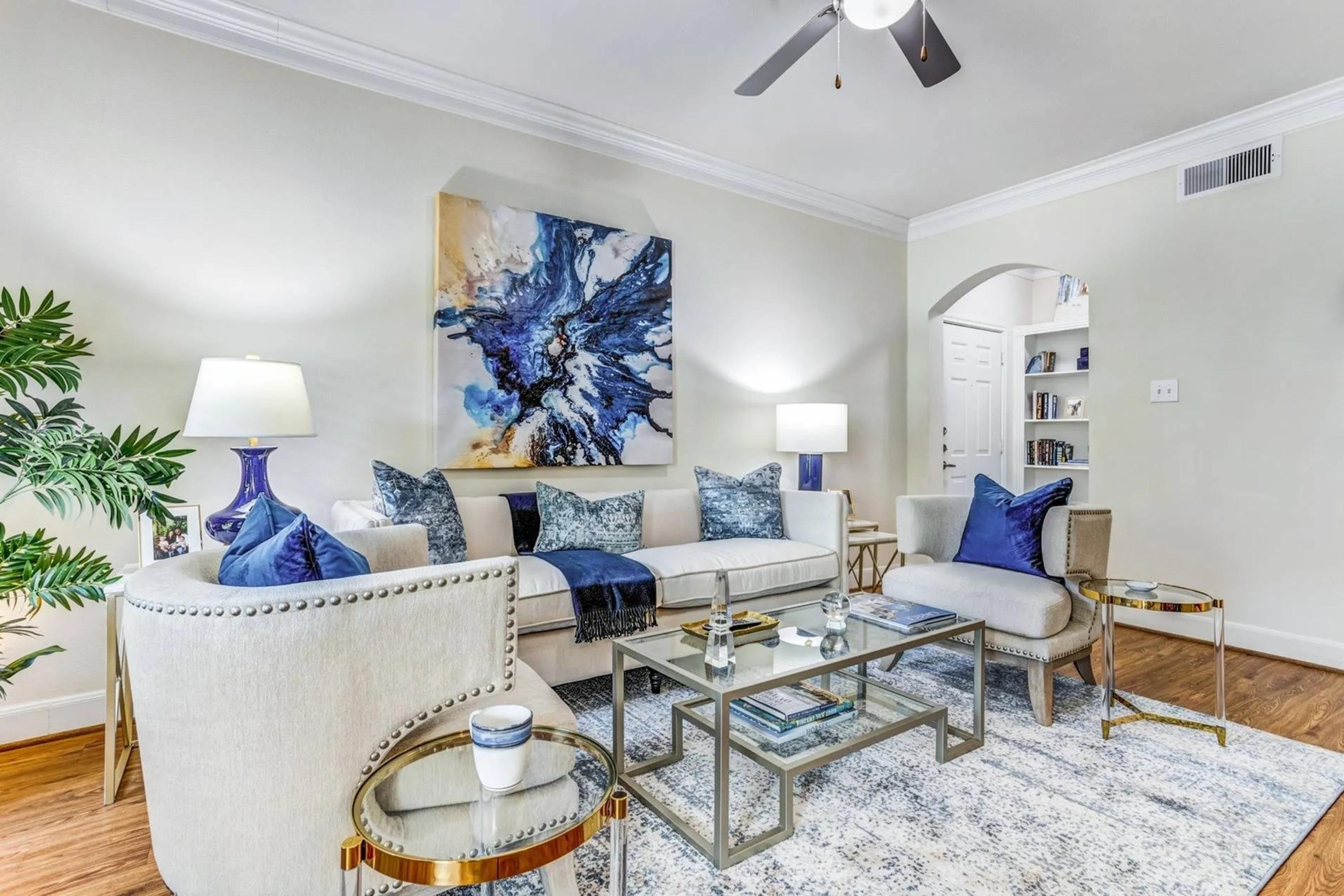 Elegant 1BR Condo at Post Oak at Woodway w Pool