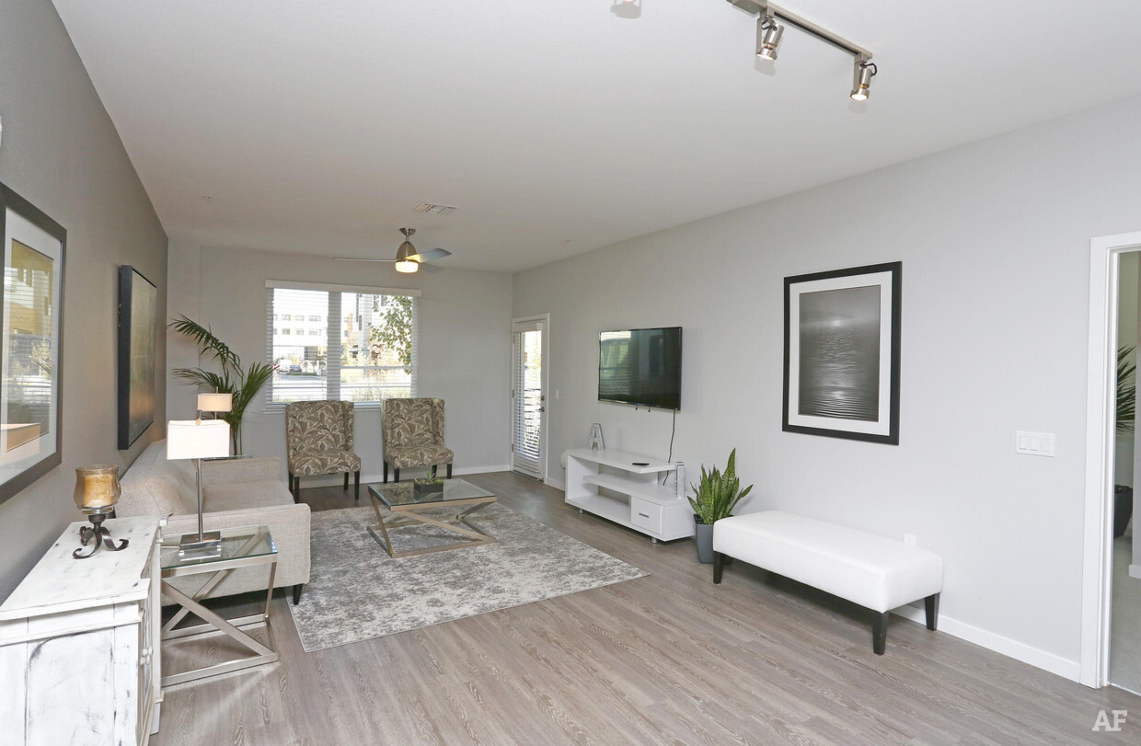 Modern Luxury Living in Menlo Park with Pool, Spa & Gym