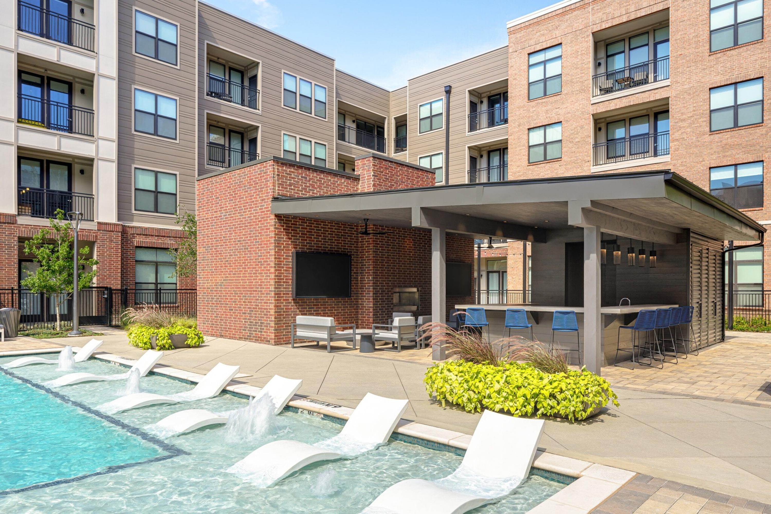 Stylish 2BR Condo at AMLI Addison w Pool 5