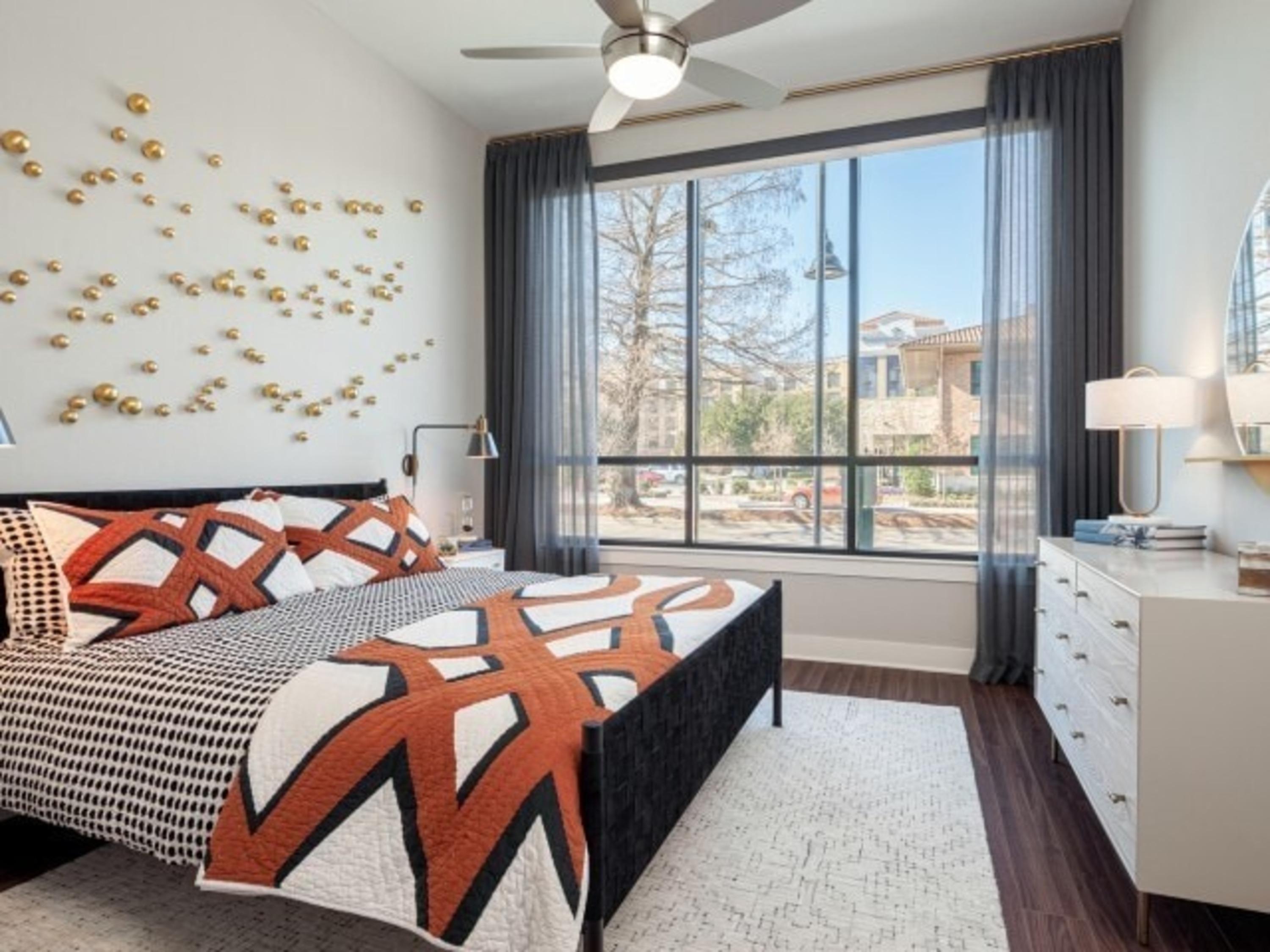 Stylish 2BR Condo at AMLI Addison w Pool 4