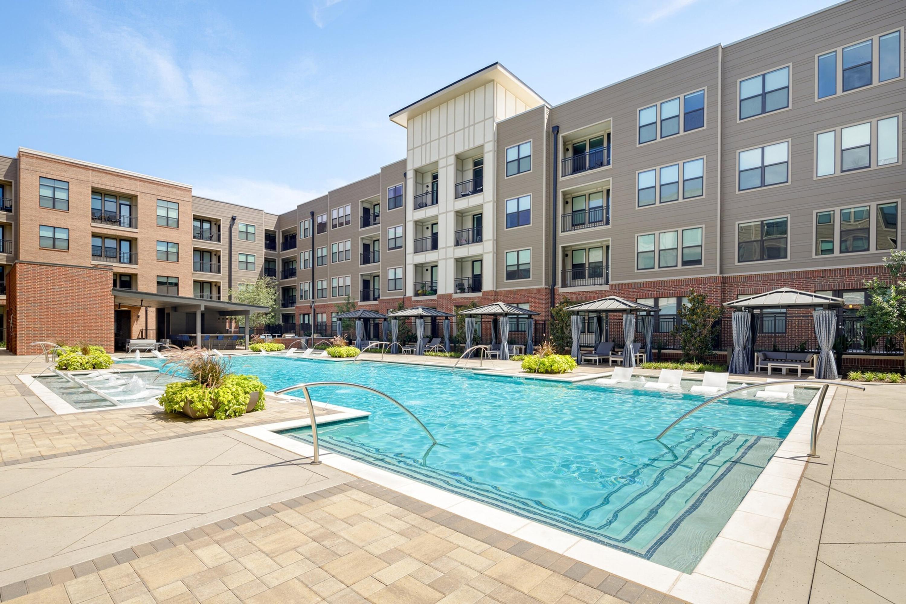 Stylish 2BR Condo at AMLI Addison w Pool 2