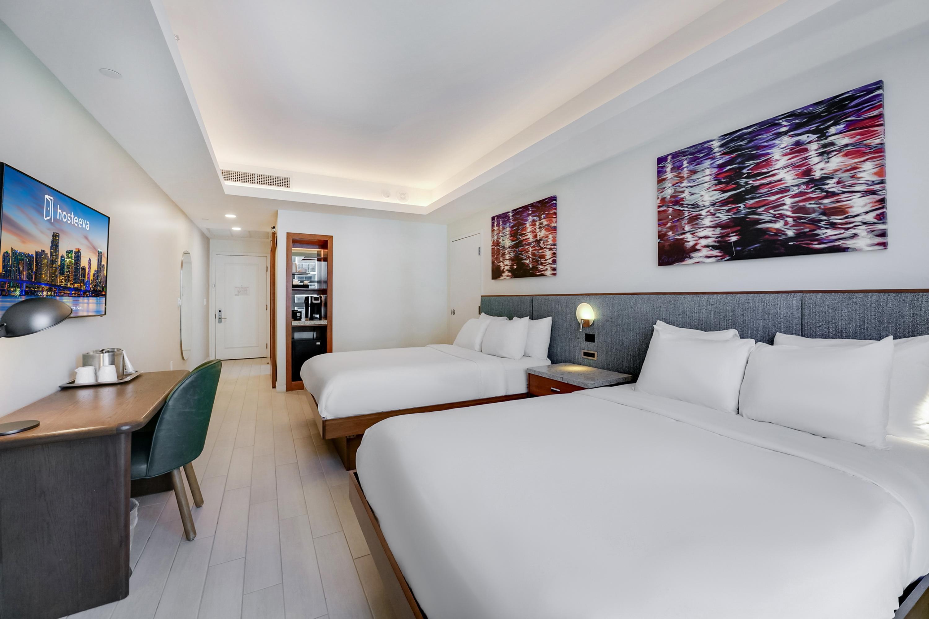 Circ Hotel • Premium 2 Queen Studio • Pool Access 4