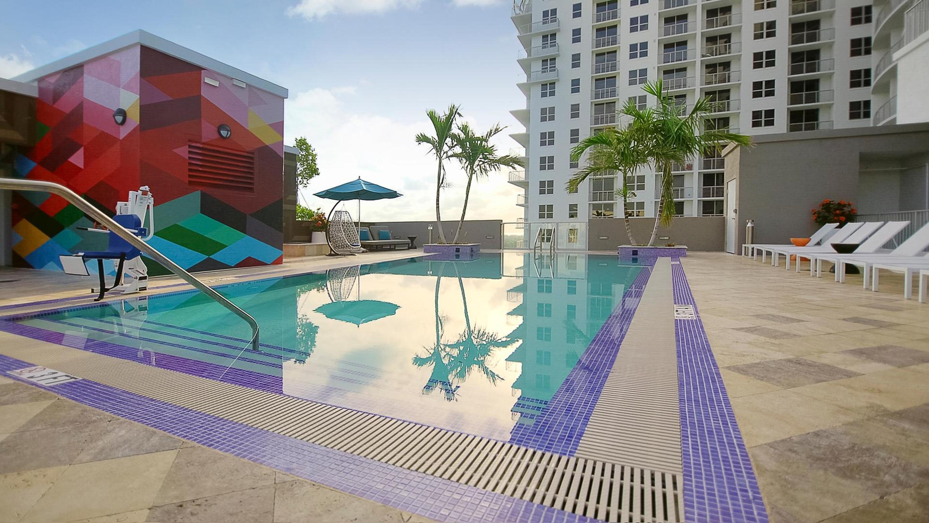 Fabulous Studio w Pool at Circ Hotel Hollywood 4