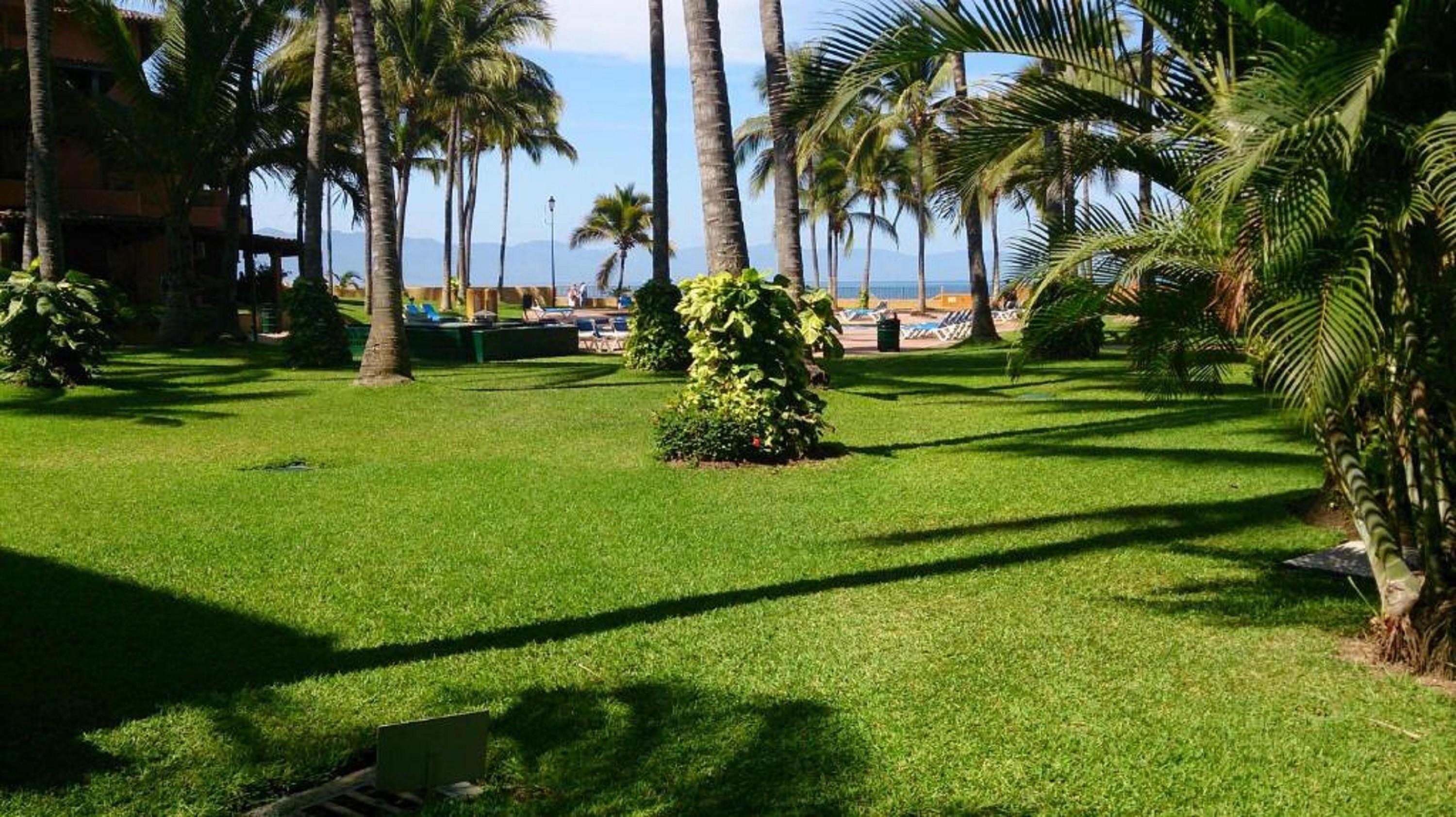 Spacious 3BR Condo a Short Ride to Villa del Mar Beach