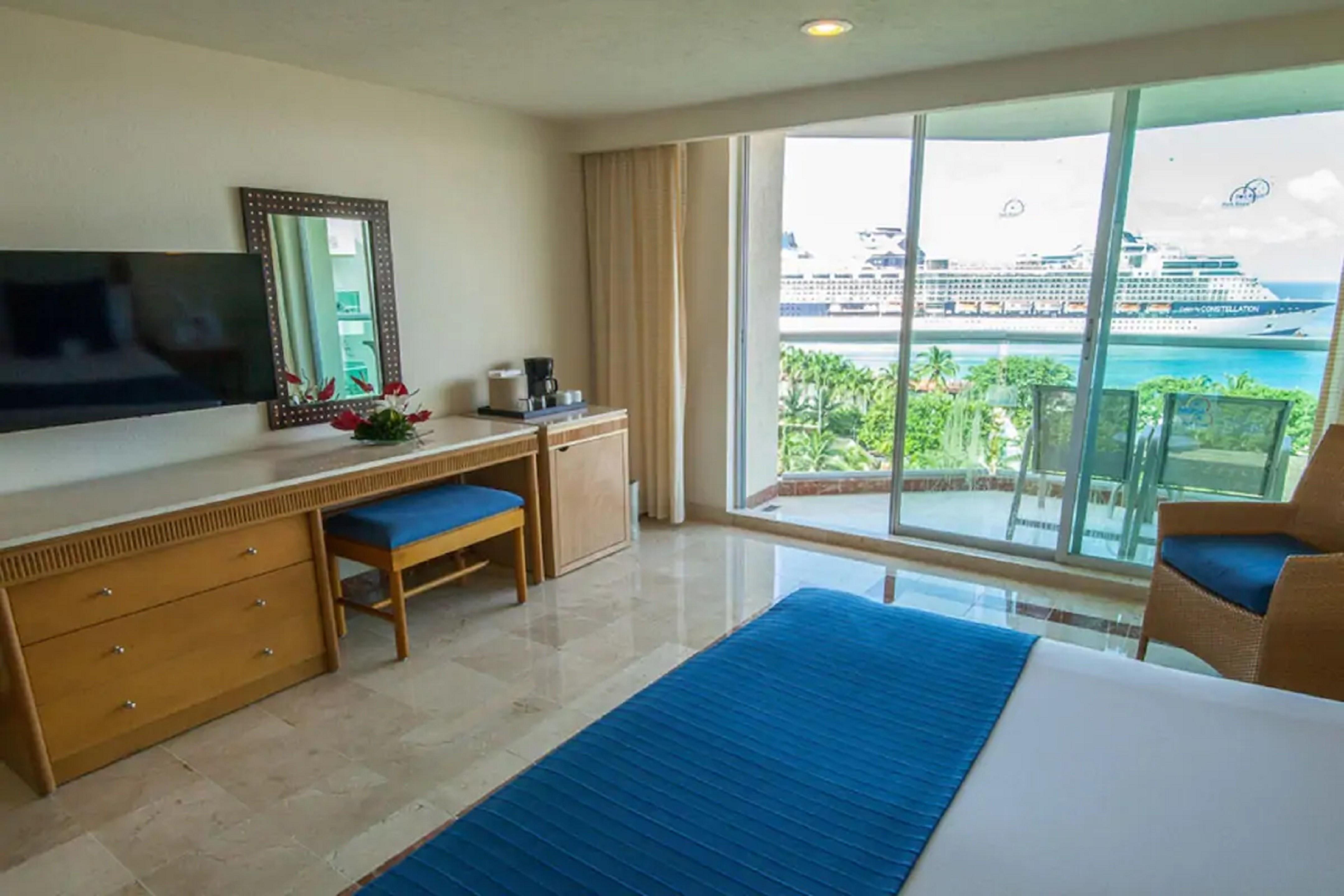 Stunning Room with 2DBL Beds & Pool in Grand Royal Park Cozumel