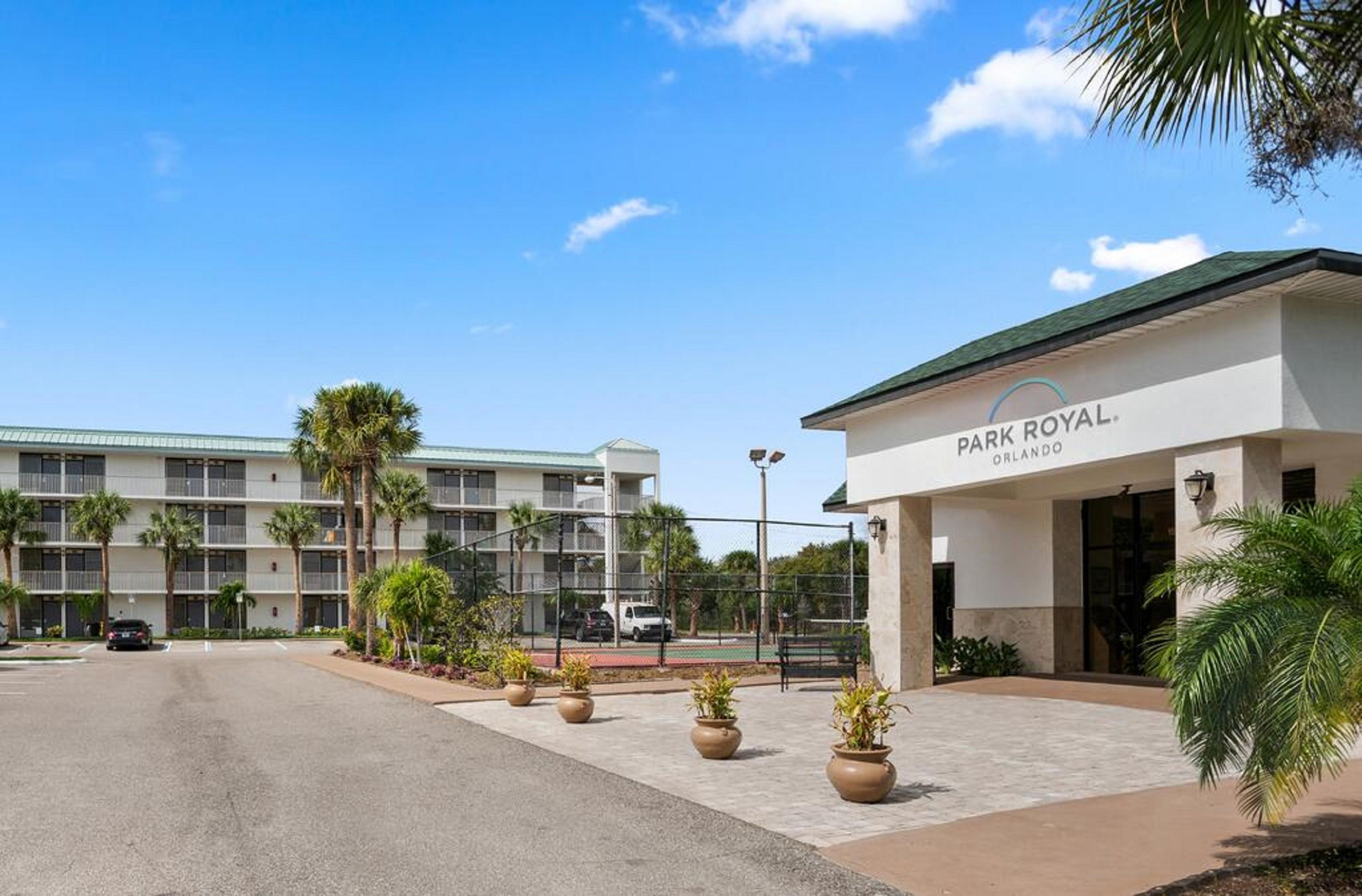 Vibrant Room with 2 DBL Beds Near Theme Parks and Golf Courses