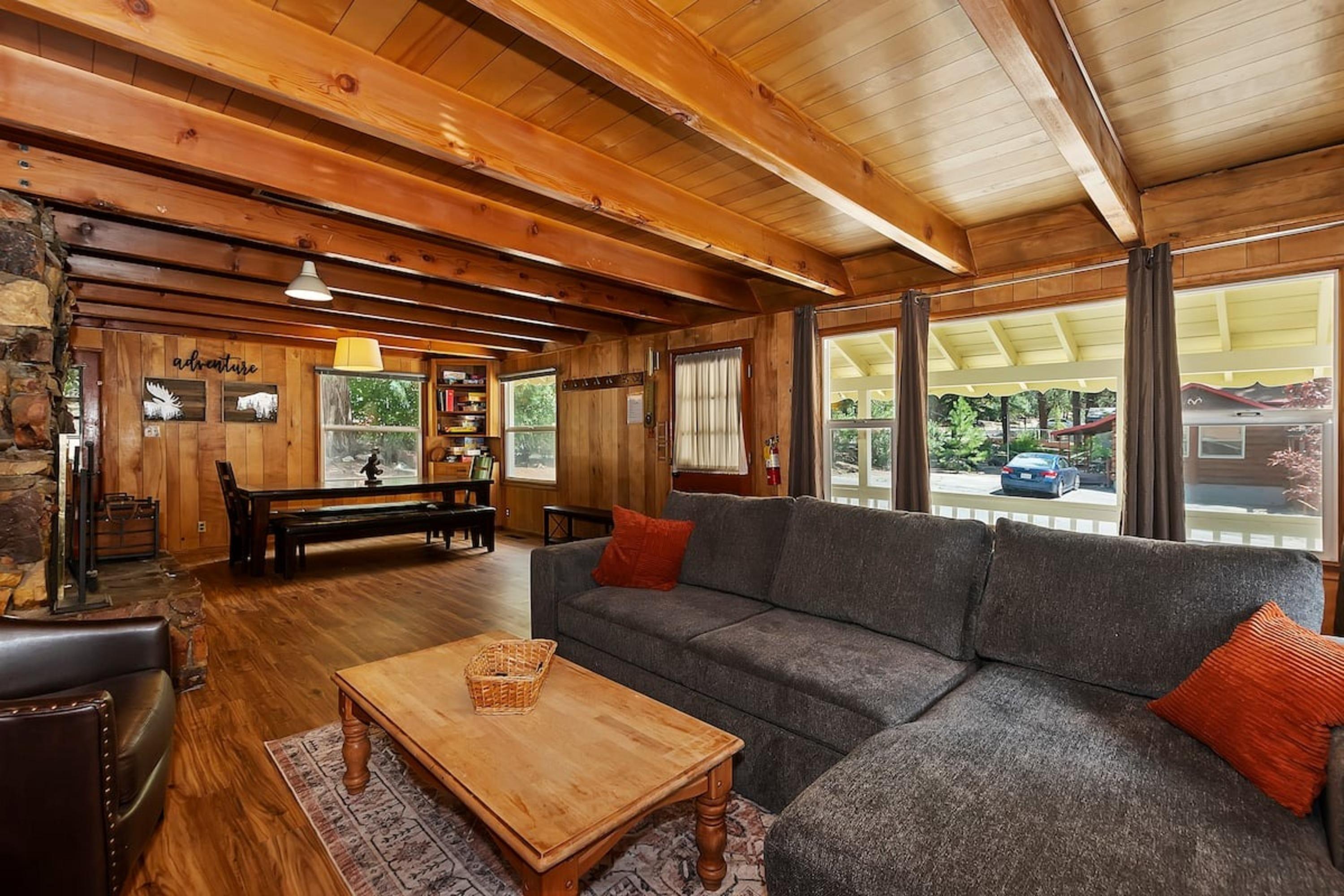 Sunshine Cabin: Comfortable, Cozy 2-Story Getaway 5