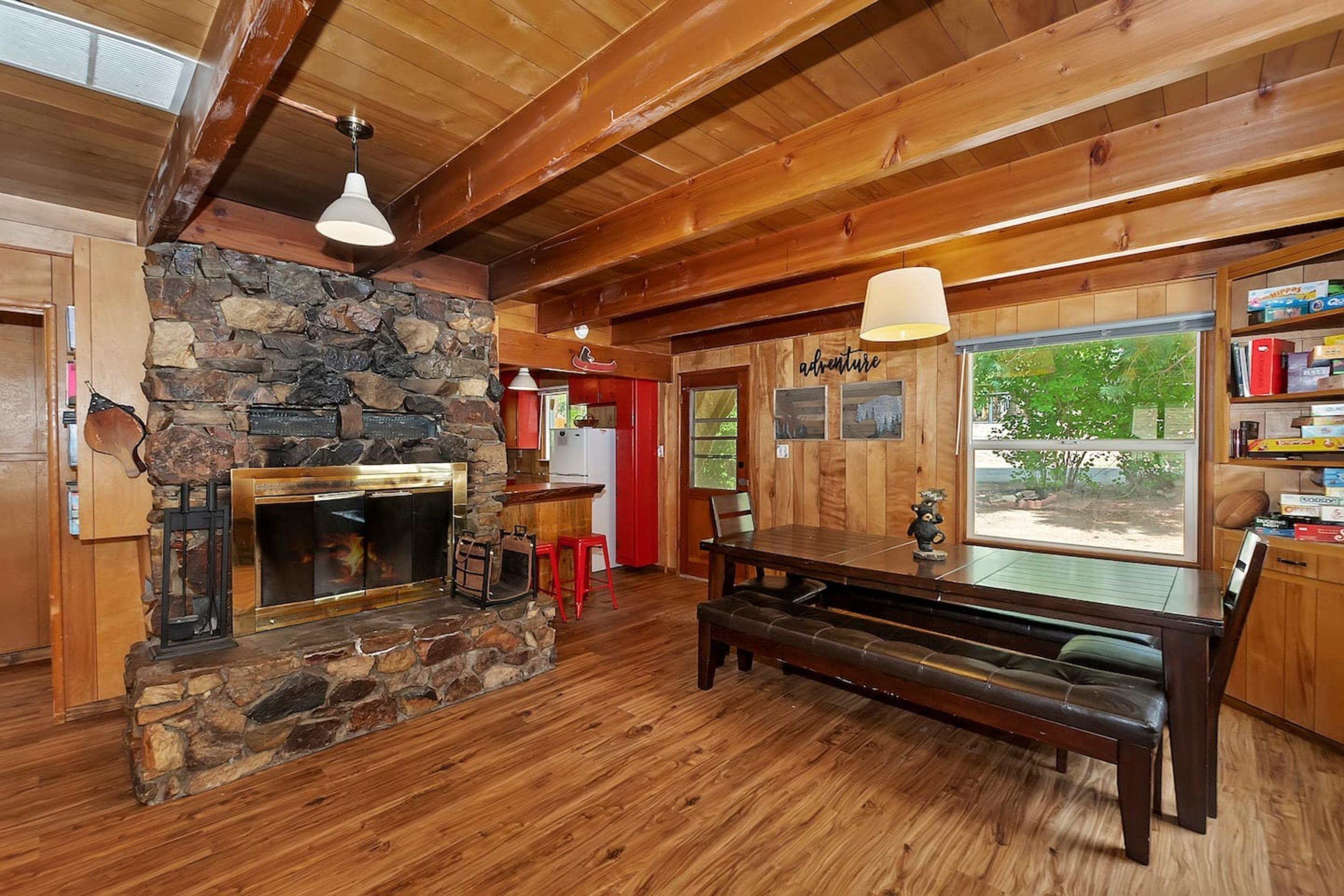 Sunshine Cabin: Comfortable, Cozy 2-Story Getaway 4