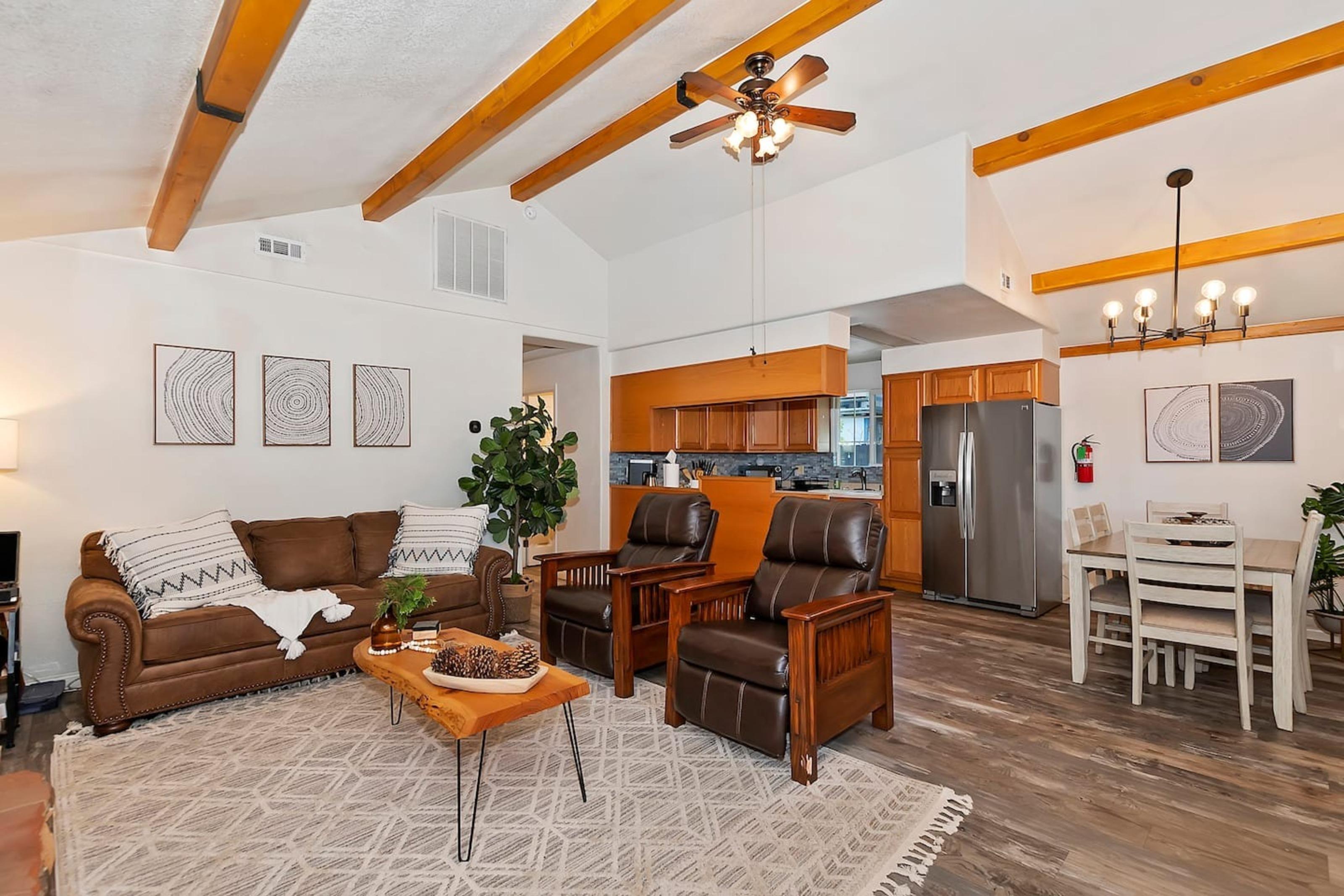 Bear Cub Cottage in Big Bear w/ HotTub & Firepit! 3