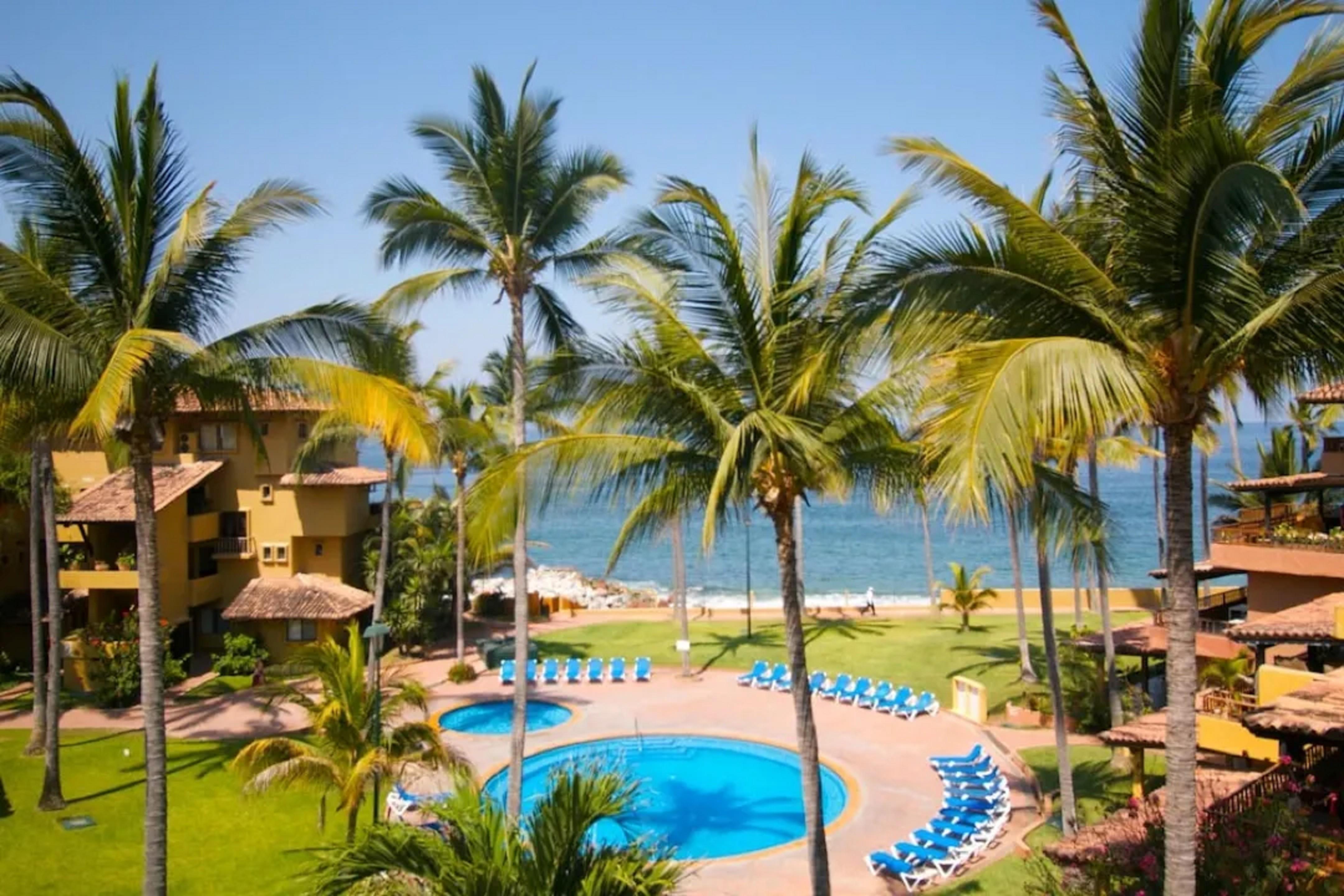 Stylish 1BR Condo with Outdoor Pool in Park Royal Los Tules 5