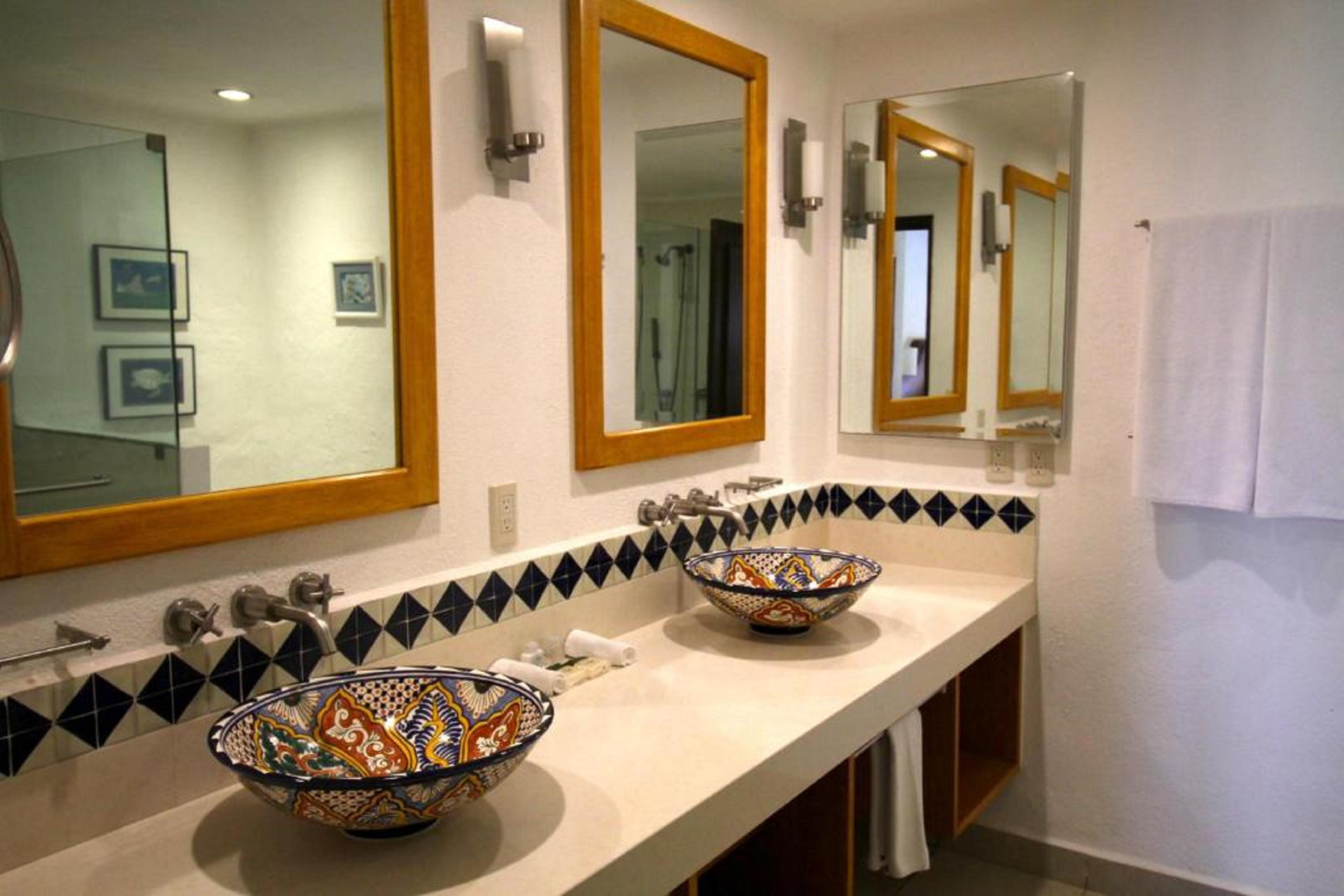 Stylish 1BR Condo with Outdoor Pool in Park Royal Los Tules