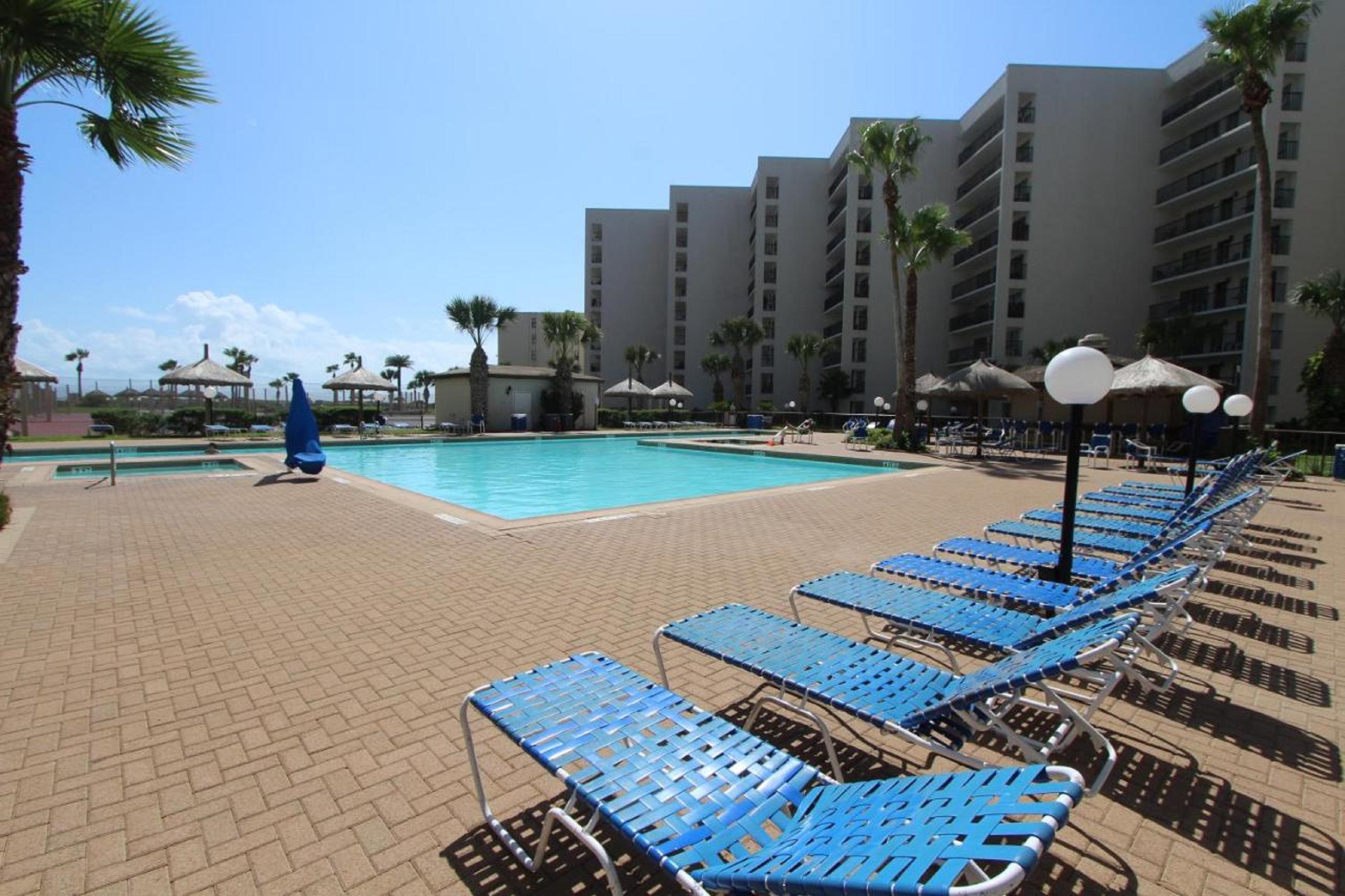 Royale Beach & Tennis Resort Spacious 2BR Condo with Spa Tub