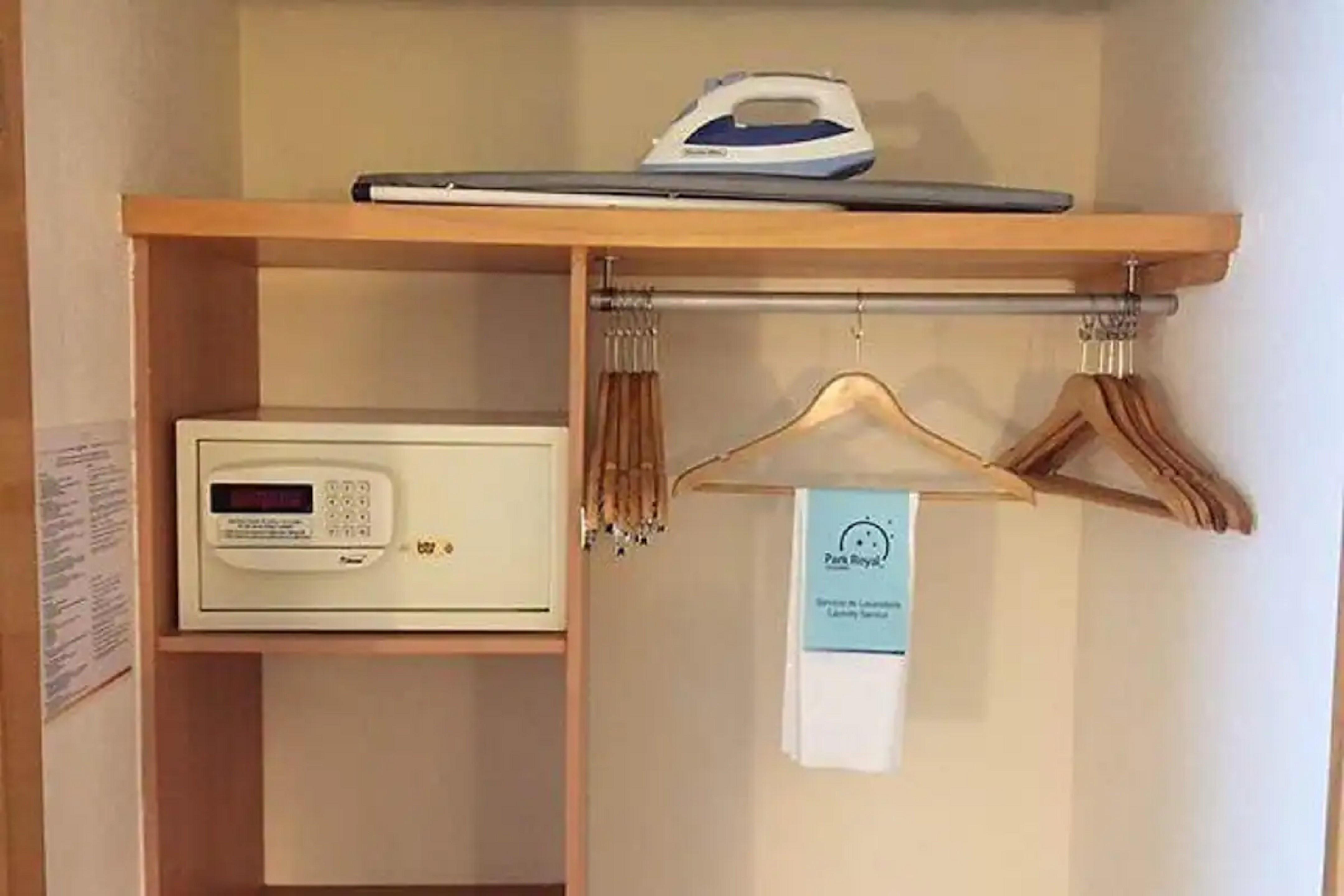 Cozumel Vibrant Room w 2 DBL Beds & Pool 6