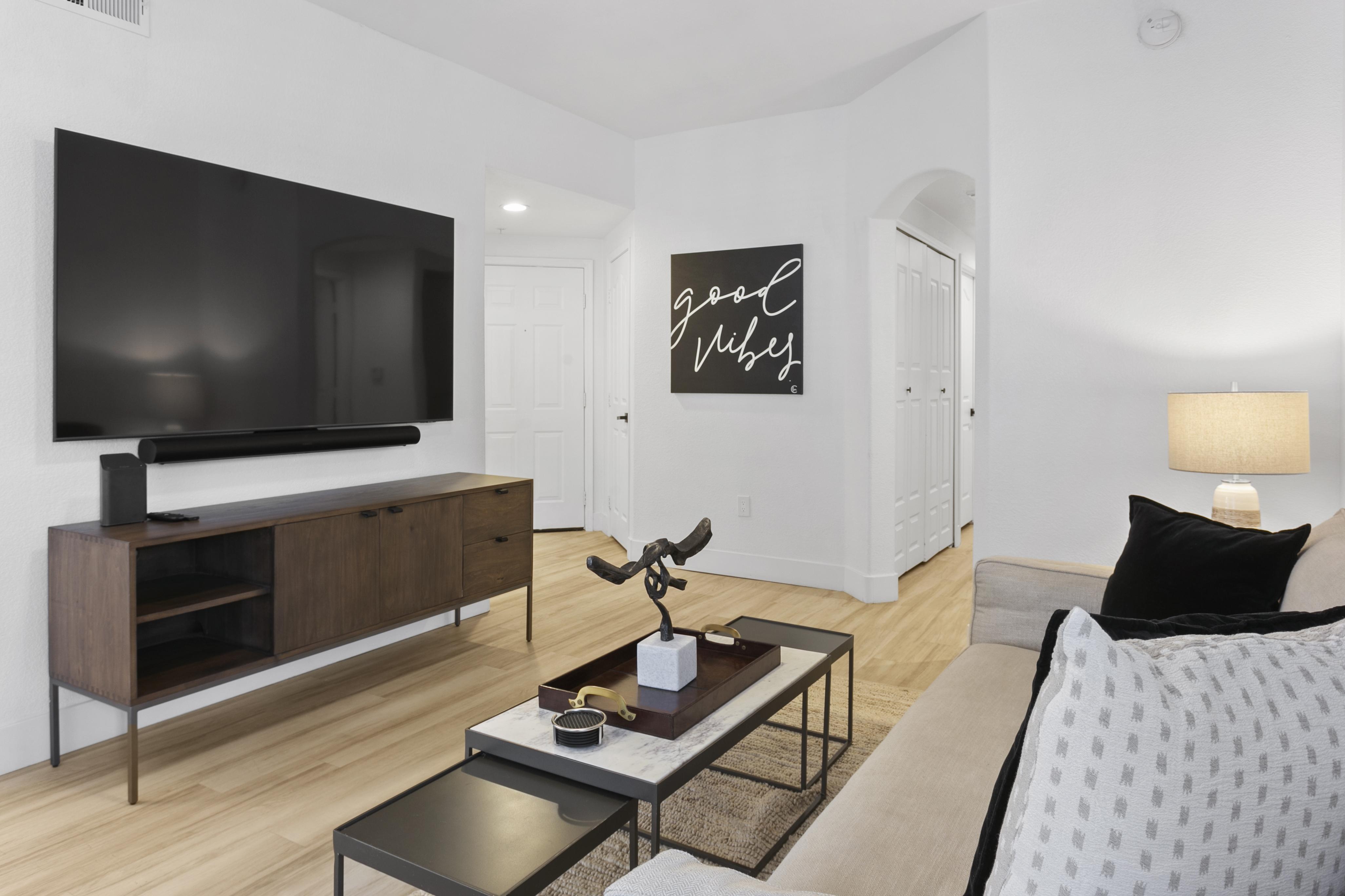 The Nines Scottsdale Stylish 1BR Condo w Balcony 3