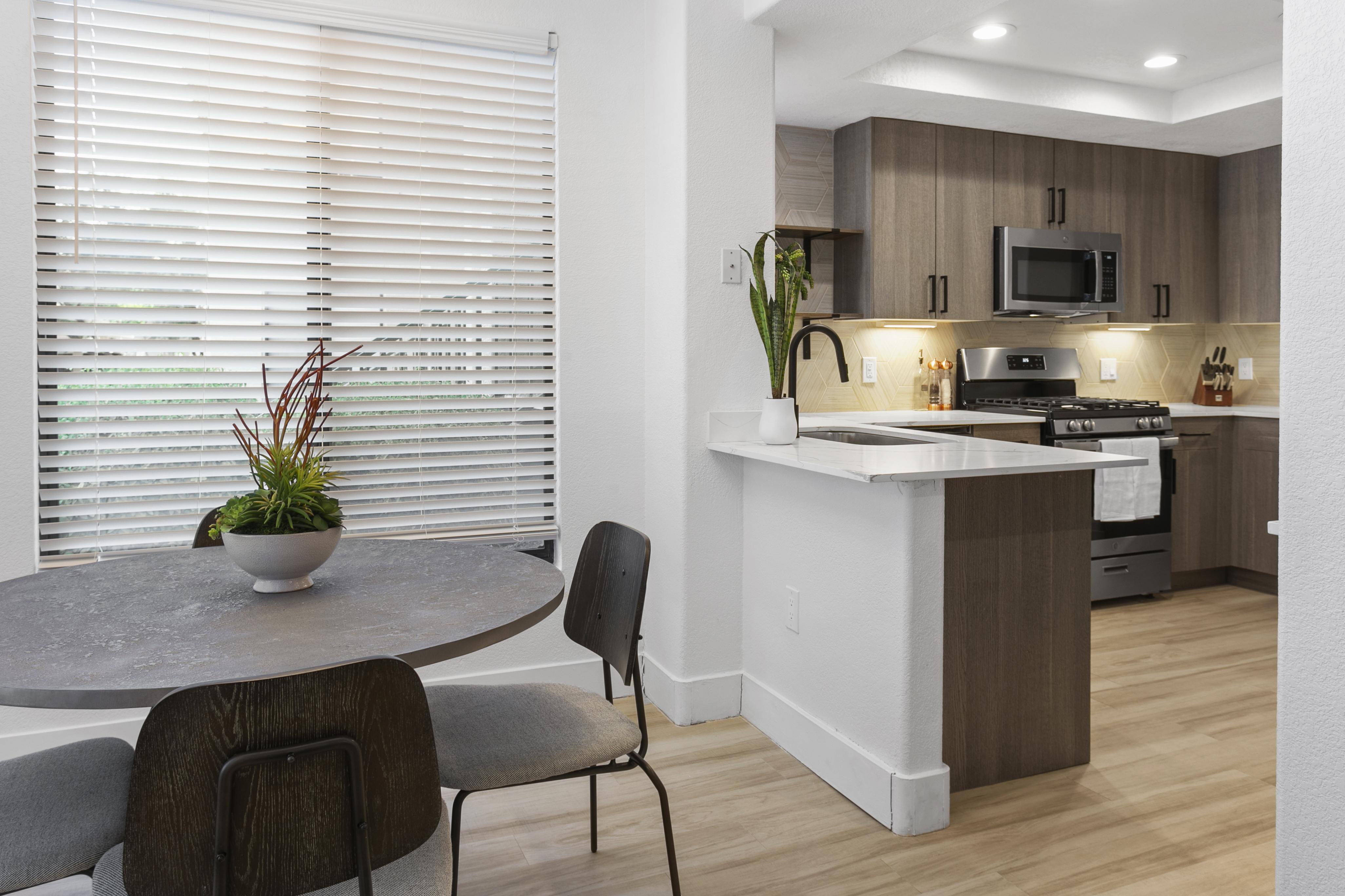 The Nines Scottsdale Stylish 1BR Condo w Balcony 4