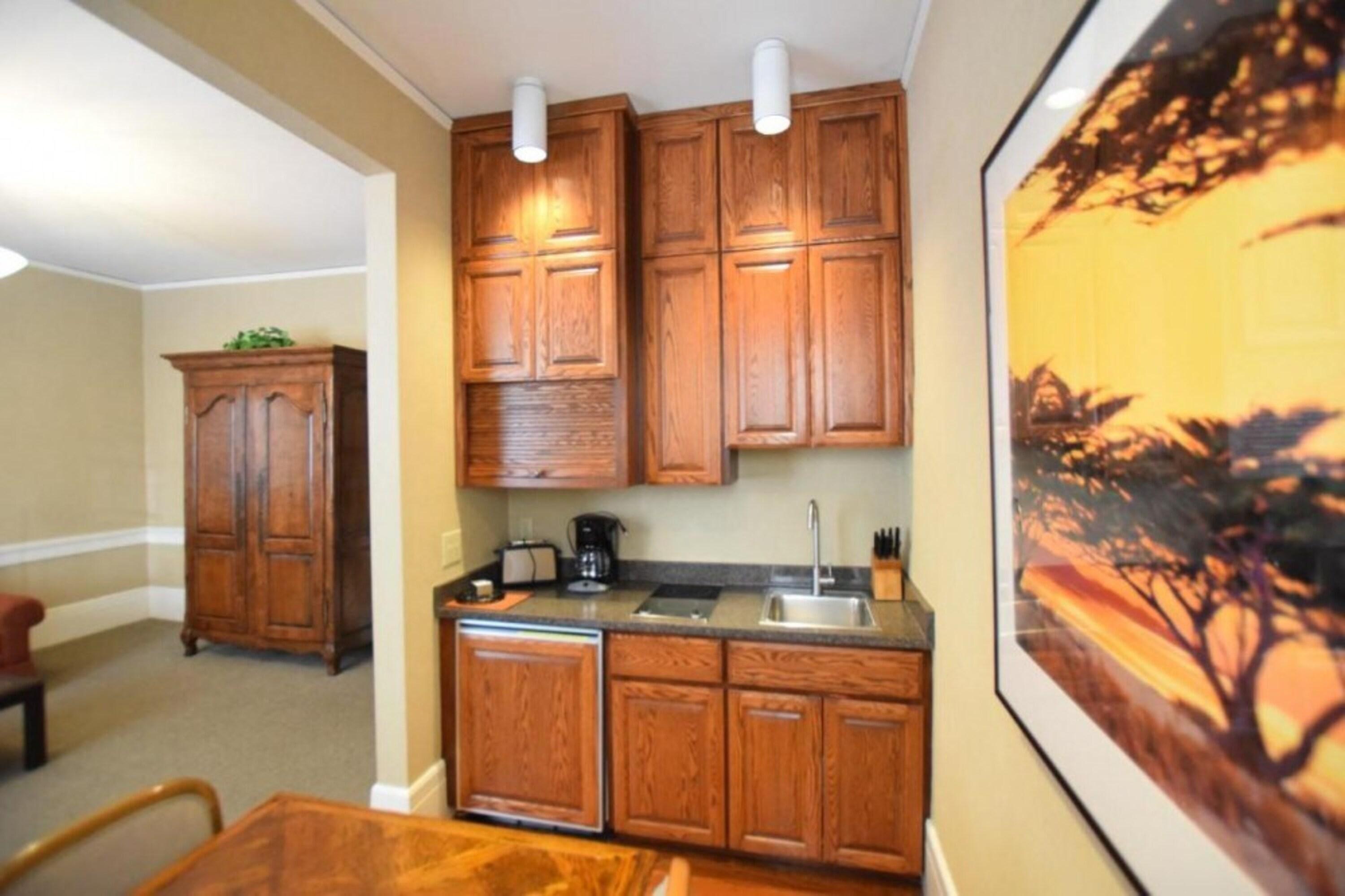 Cozy 1BR Condo Ideal for Secluded Getaway 3